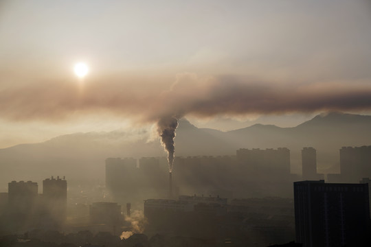 连天接地的烟雾