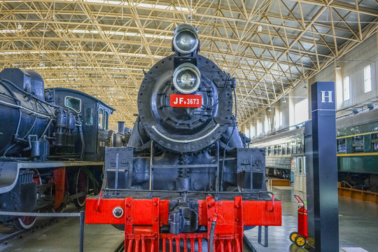 JF9型蒸汽机车正面