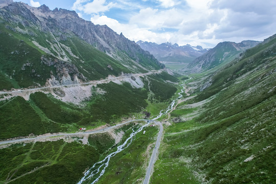 新疆独库公路高山草原航拍