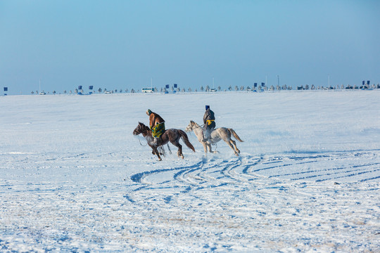 雪原蒙古族骑马