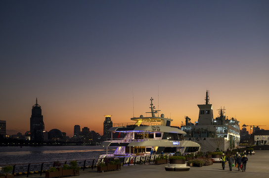 黄浦江游轮夜景