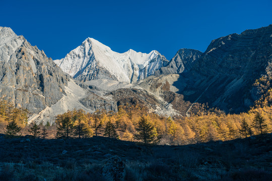 亚丁雪峰夏诺多吉