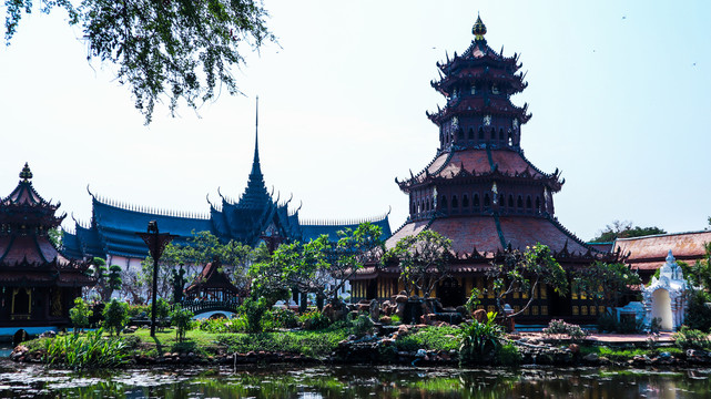 暹罗古城内的佛教建筑园景设计