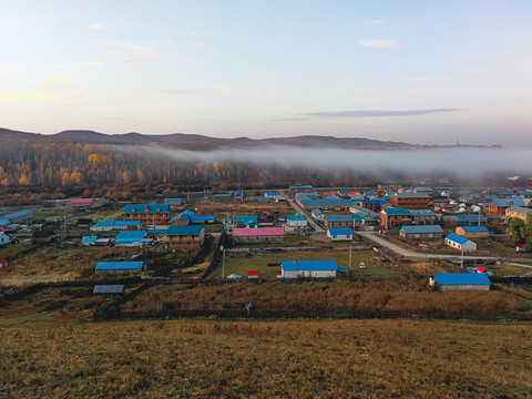 秋季清晨边境山村