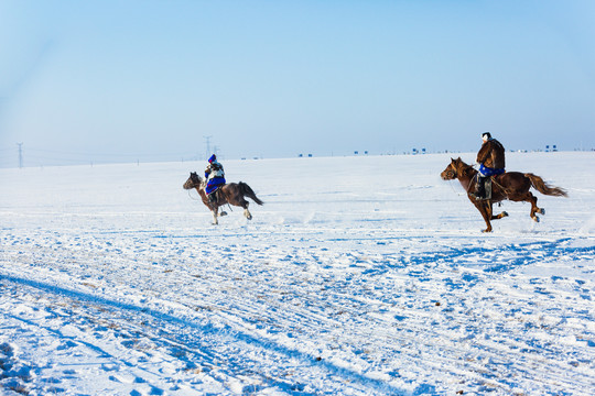 雪地雪原蒙古族骑马