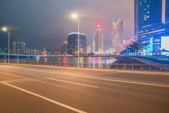 中国澳门城市桥梁建筑和公路夜景