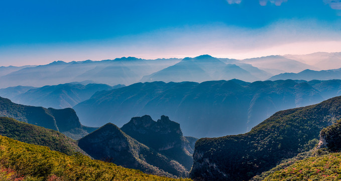 重庆长江三峡秀美山峰