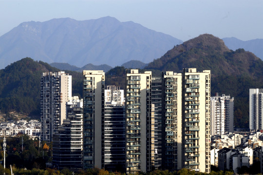 大山环抱的黄山市屯溪