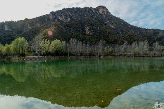 清澈的湖水