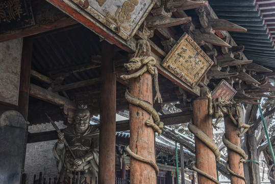 山西太原市晋祠圣母殿木雕盘龙柱