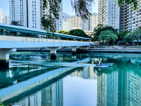 城市河道小船天桥