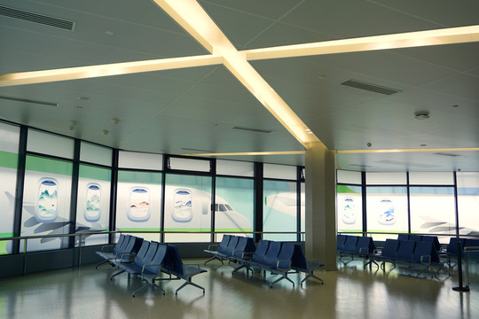 上海虹桥国际机场候机厅舷窗装饰
