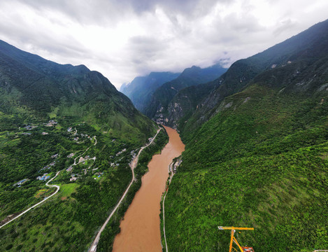 金沙江虎跳峡