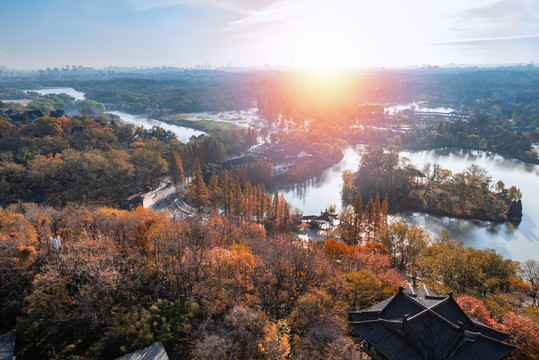 秋天俯瞰中国扬州瘦西湖风景区