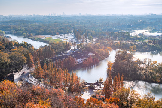 秋天俯瞰中国扬州瘦西湖风景区