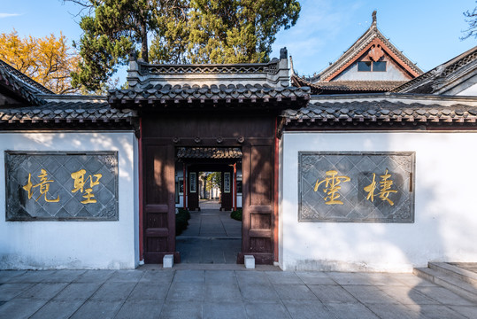 秋天中国扬州大明寺风景区