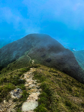 攀登高山