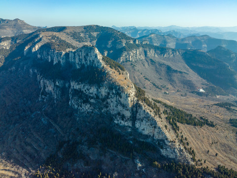 航拍济南南部山区的陡峭山峰