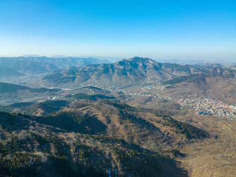 航拍济南南部山区的陡峭山峰