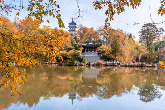 秋天中国扬州大明寺的船厅