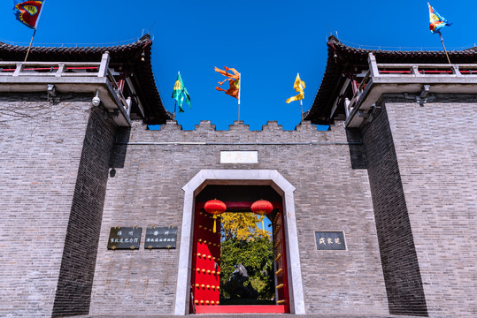 秋天中国扬州唐城遗址的大门