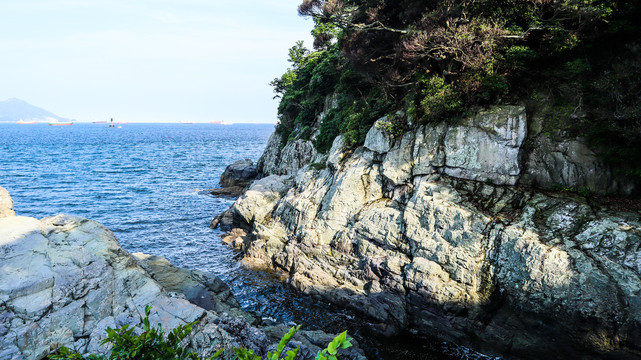 大海峭壁岩石