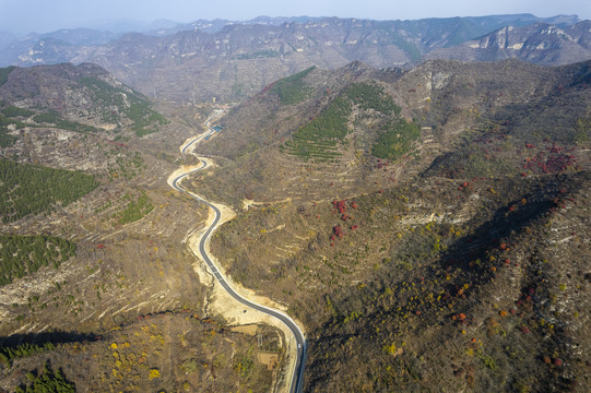 航拍山路