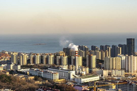 航拍青岛海岸线现代建筑