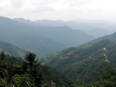 崇山峻岭