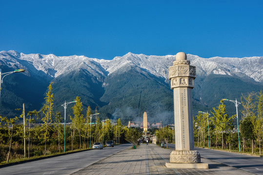 经幢苍山雪