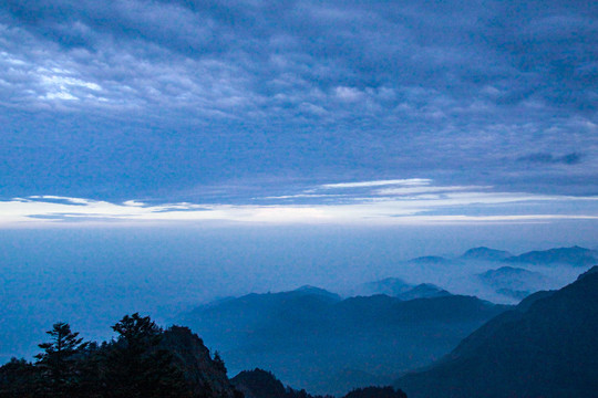 彭州九峰山火焰峰白虎峰背光峰