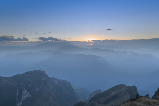 云南昭通大山包山脉沟壑自然风光