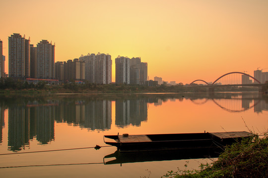 早上江景