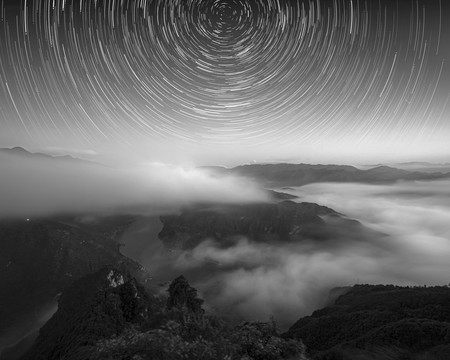 巴东大面山俯瞰巫峡夜色