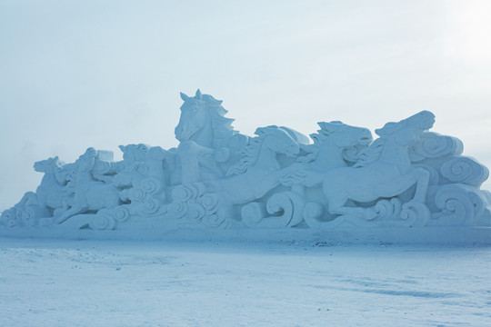 骏马奔腾雪雕