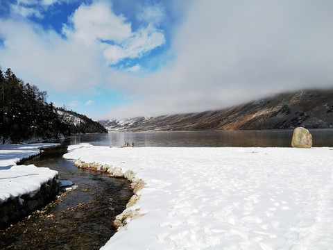 高山湖泊