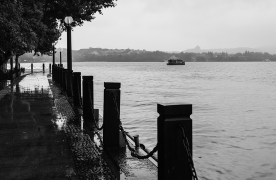 雨中西子湖