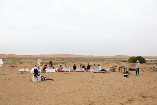 沙漠露营