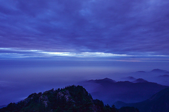 彭州九峰山火焰峰白虎峰背光峰