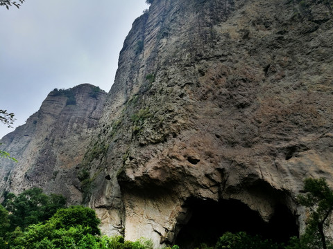 火山岩石洞