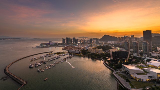 深圳蛇口太子港的霞光