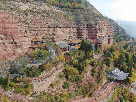 航拍青海西宁北山北禅寺土楼观