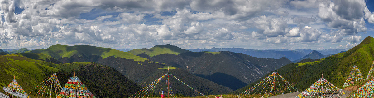 巨幅尼玛贡神山全景图