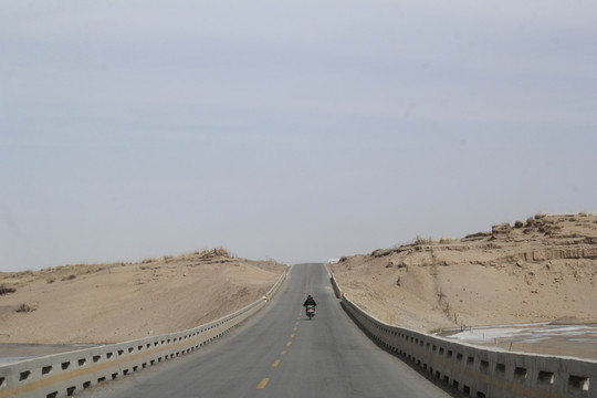 沙漠道路