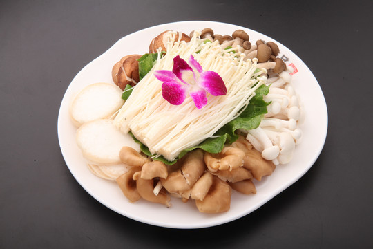 蘑菇拼盘火锅食材