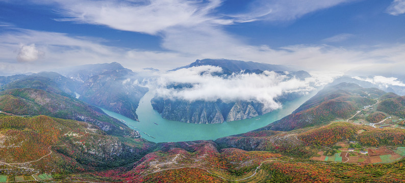 航拍2021年重庆巫山三峡红叶