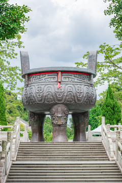 肇庆鼎湖山宝鼎园九龙宝鼎