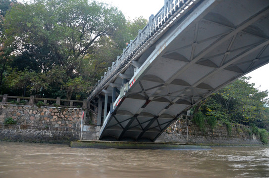运河上的桥