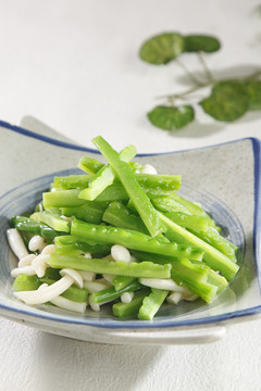 苦瓜拌白玉菇