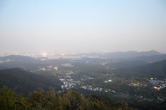 杭州北高峰俯瞰西湖